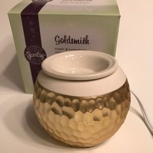 BNIB SCENTSY GOLDSMITH element WARMER. New inBox.